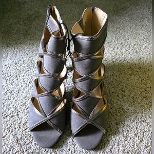 Liz Claiborne LC Cooper cutout zipped heel NWT 11M Lt Grey